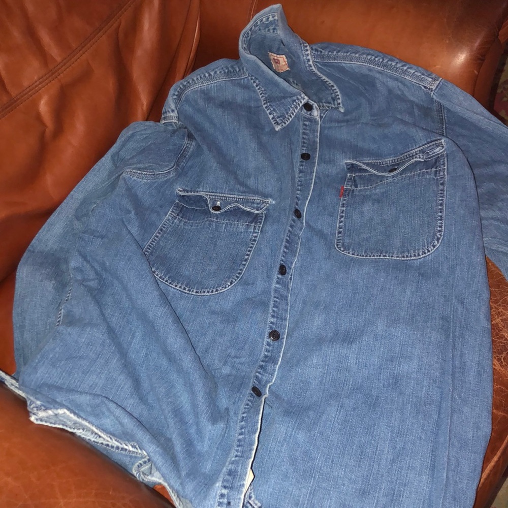 Men’s Levi’s Denim button down shirt
